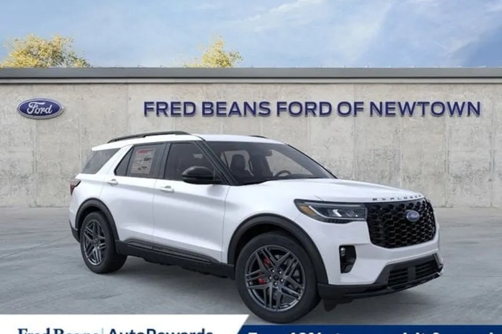 2025 Ford Explorer ST photo 1