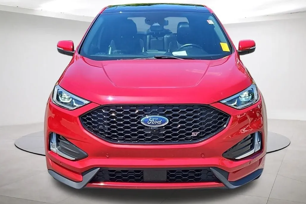 2022 Ford Edge ST photo 1