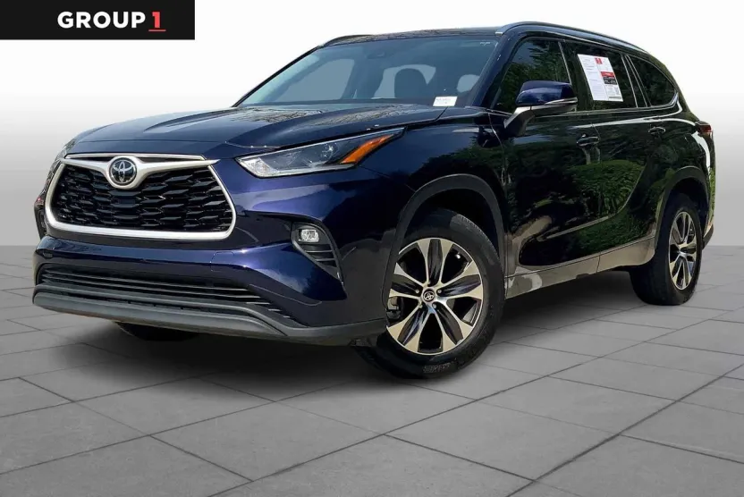 2021 Toyota Highlander XLE photo 1