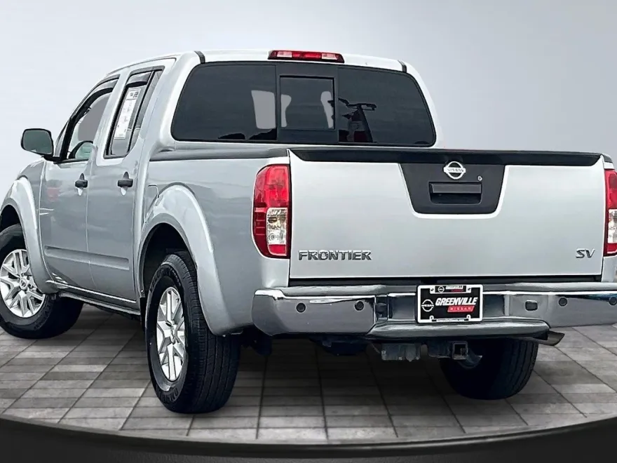 2017 Nissan Frontier SV photo 2