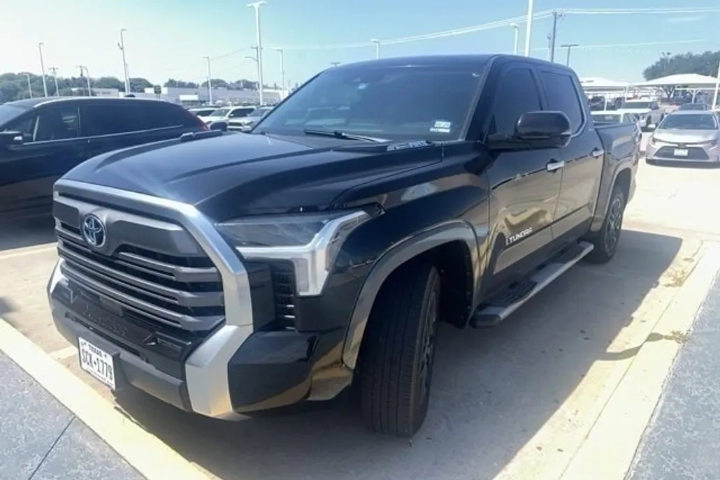 2022 Toyota Tundra Limited photo 1