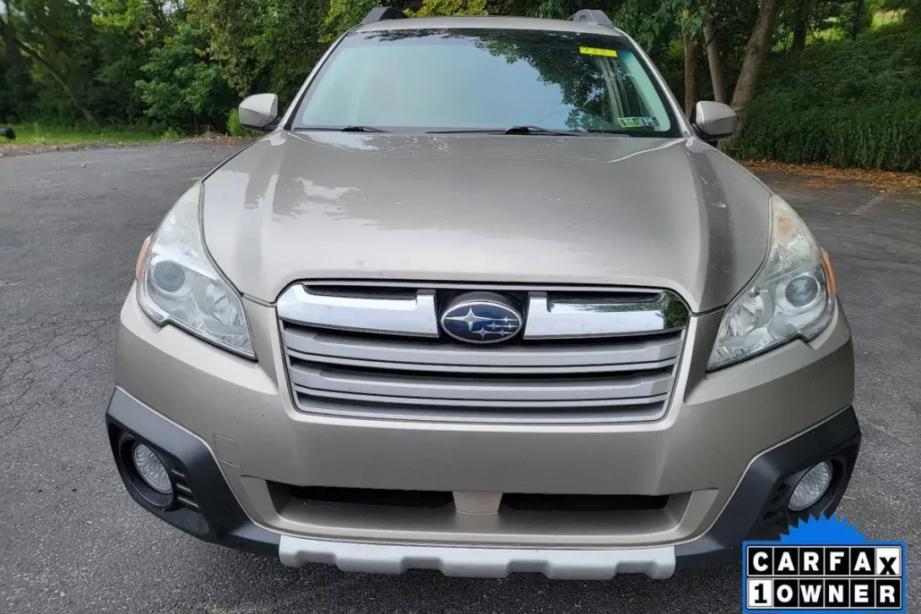 2014 Subaru Outback 2.5i Limited photo 1