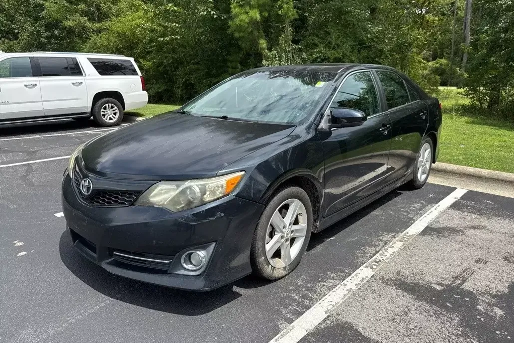 2012 Toyota Camry SE photo 1