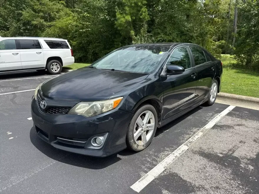 2012 Toyota Camry SE photo 1