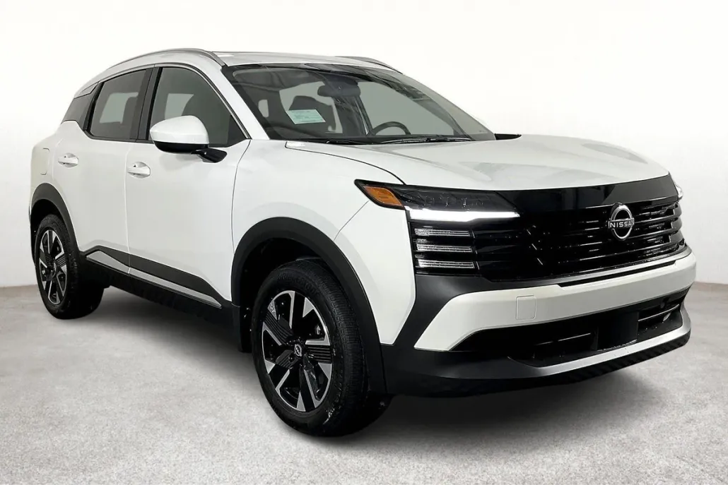 2025 Nissan Kicks SV photo 1