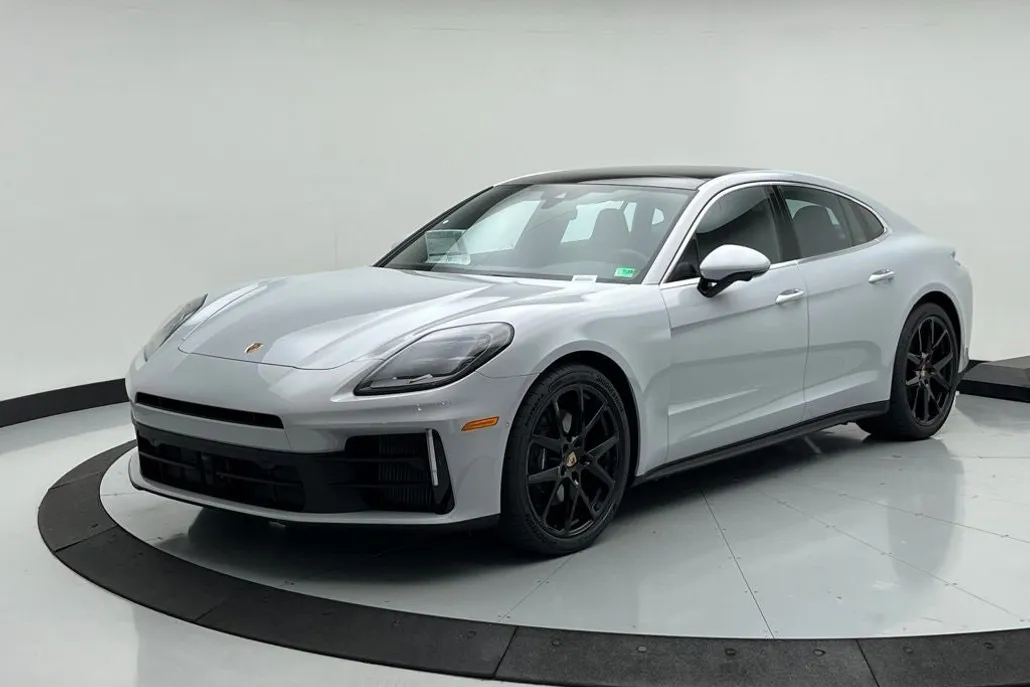 2025 Porsche Panamera 4 photo 1