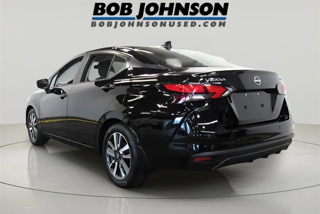 2023 Nissan Versa 1.6 SV photo 1