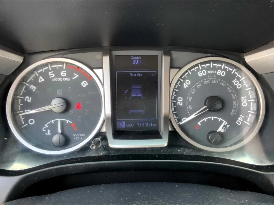 2020 Toyota Tacoma SR5 photo 24