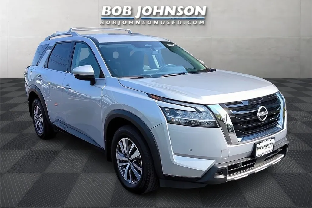 2023 Nissan Pathfinder SL photo 1