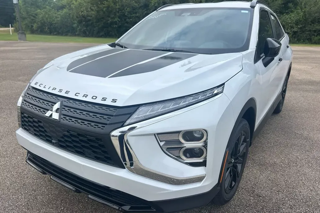 2025 Mitsubishi Eclipse Cross SEL photo 1