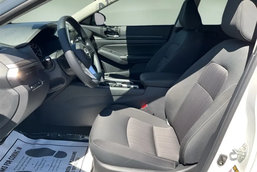 2024 Nissan Altima 2.5 SV photo 1
