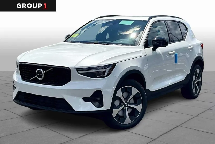 2026 Volvo XC40 Plus photo 1
