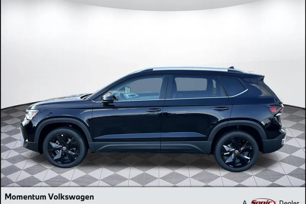 2025 Volkswagen Taos SE photo 1