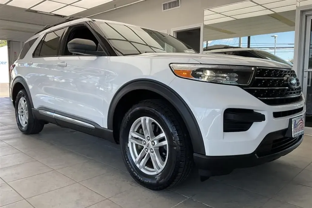 2020 Ford Explorer XLT photo 1