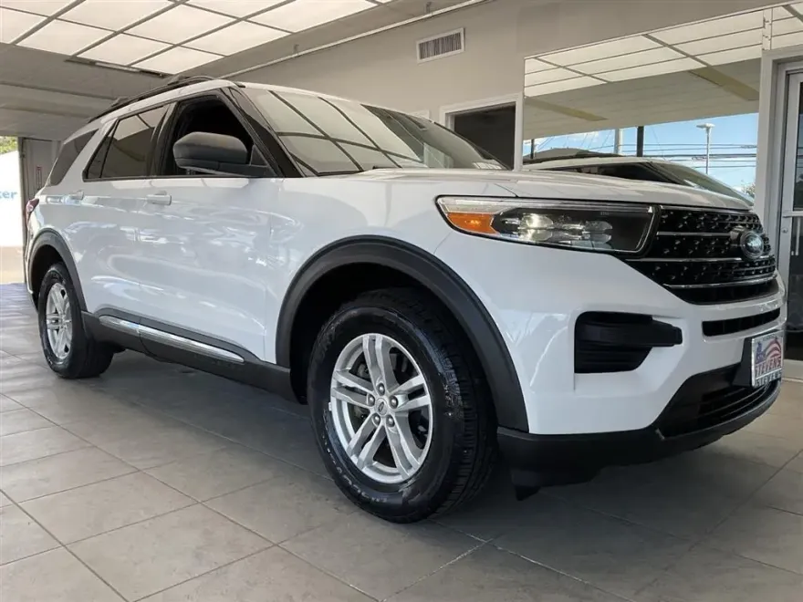 2020 Ford Explorer XLT photo 1