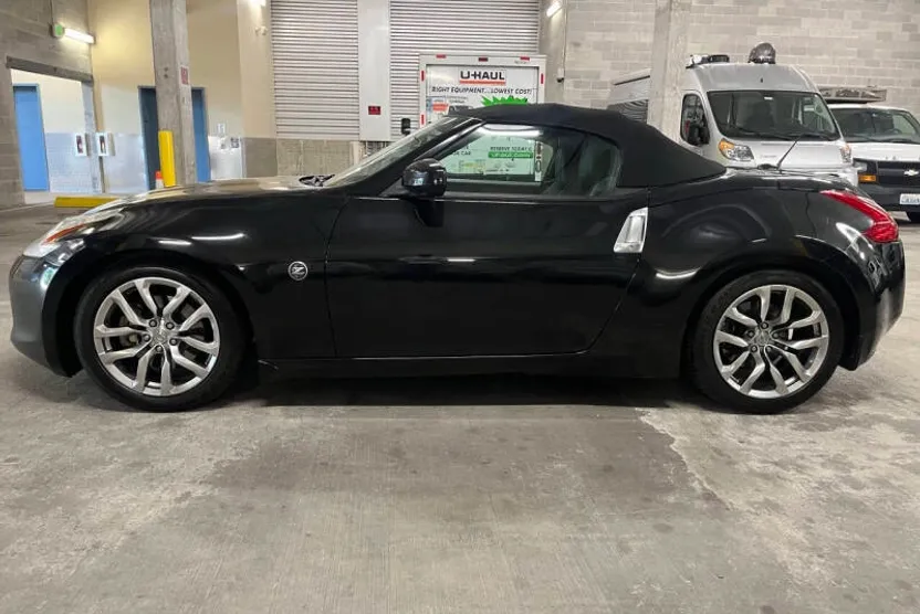 2010 Nissan 370Z Touring photo 1