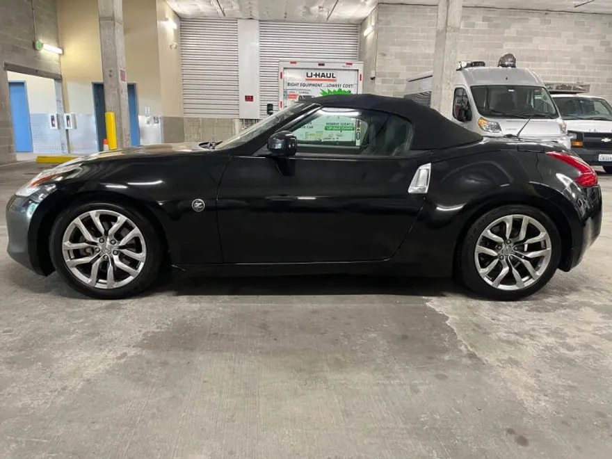 2010 Nissan 370Z Touring photo 1
