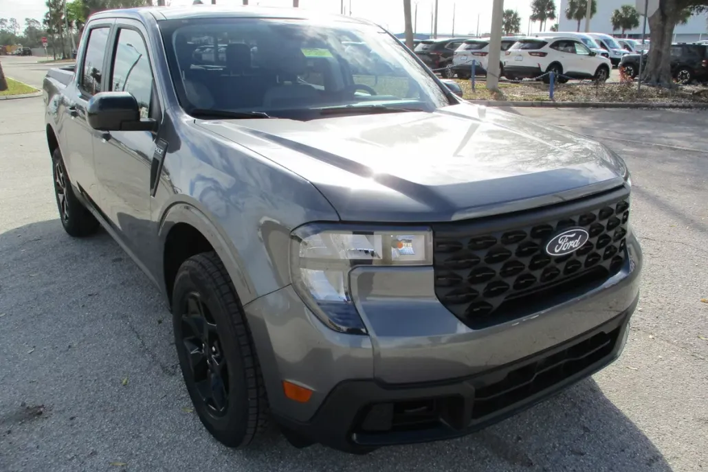 2025 Ford Maverick XLT photo 1