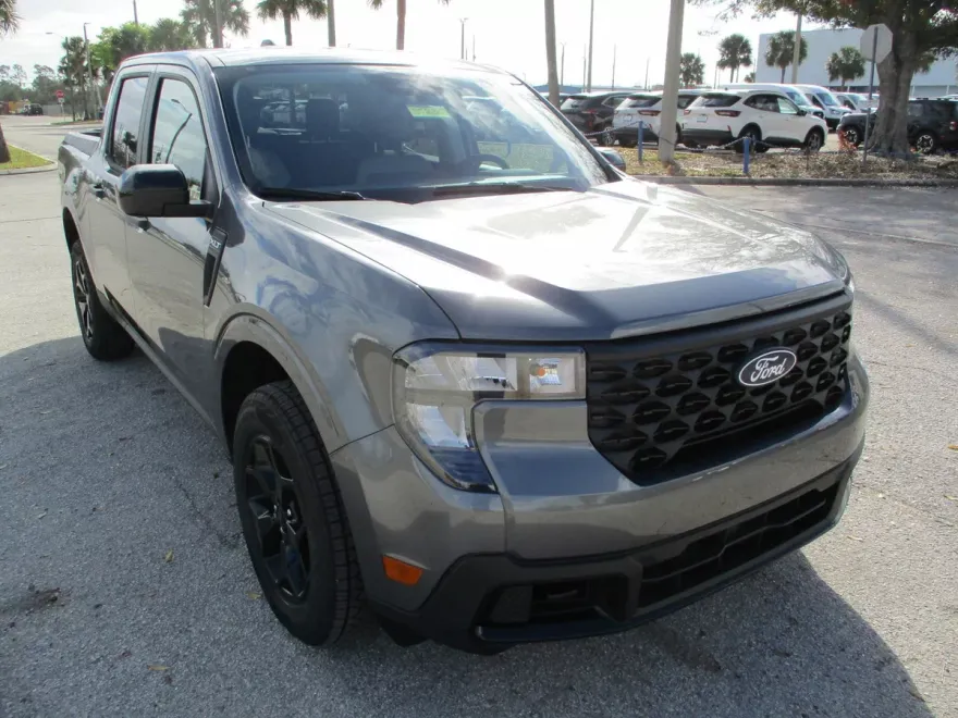 2025 Ford Maverick XLT photo 1