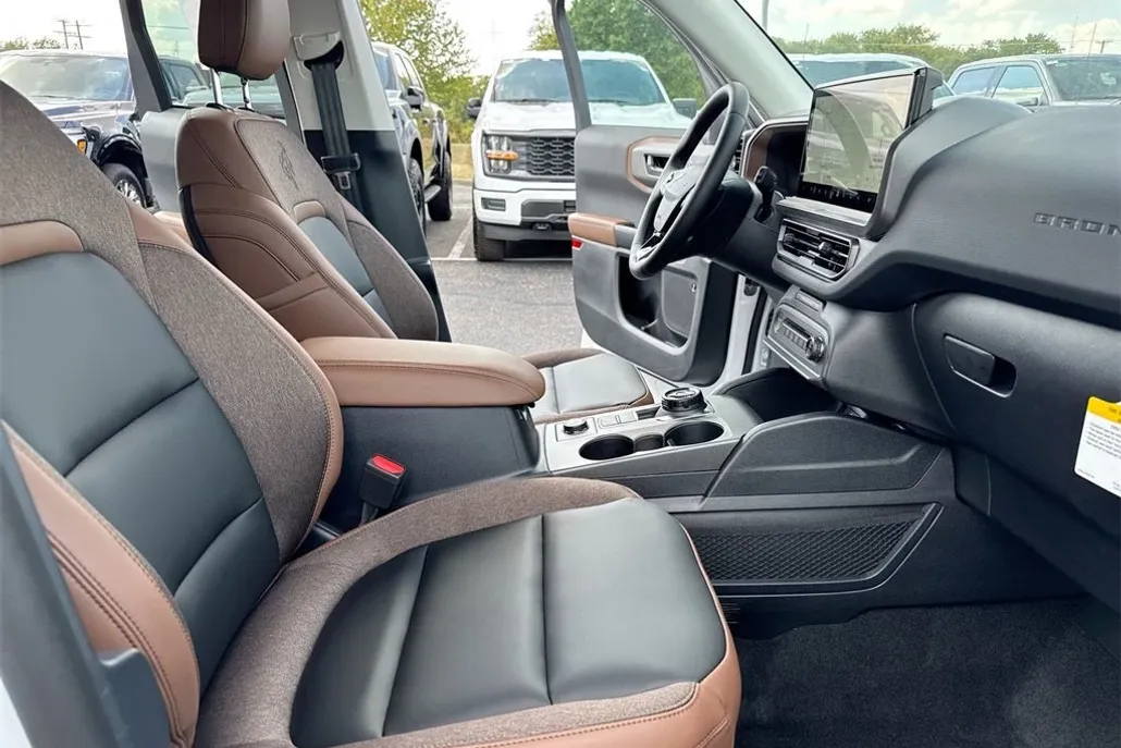 2025 Ford Bronco Sport Outer Banks photo 1