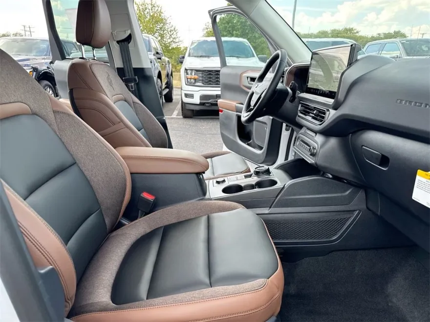 2025 Ford Bronco Sport Outer Banks photo 1