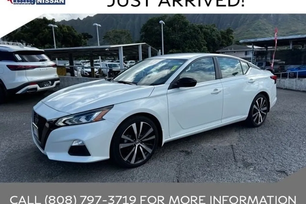 2022 Nissan Altima 2.5 SR photo 1