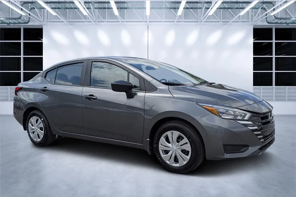 2025 Nissan Versa 1.6 S photo 1