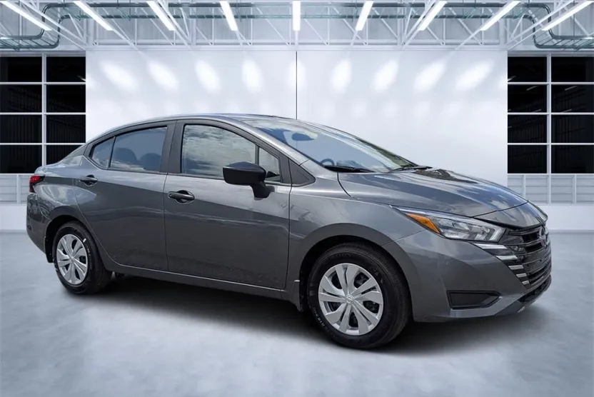 2025 Nissan Versa 1.6 S photo 1