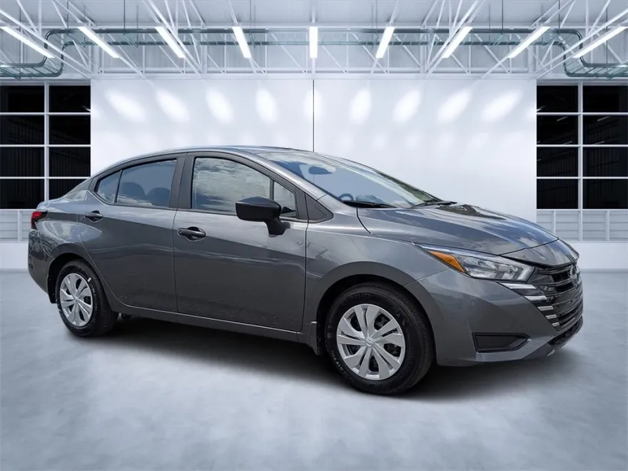 2025 Nissan Versa 1.6 S photo 1
