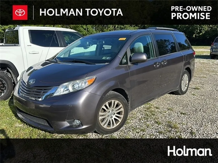 2014 Toyota Sienna XLE photo 1