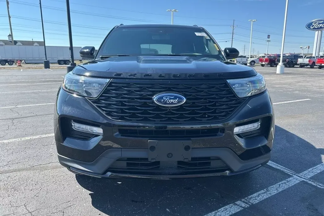 2024 Ford Explorer ST-Line photo 1