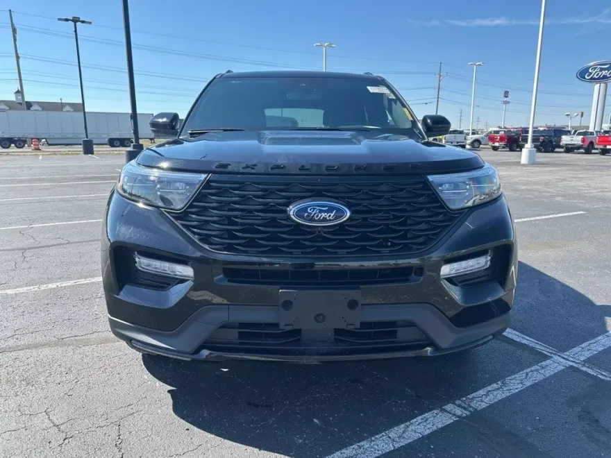 2024 Ford Explorer ST-Line photo 1