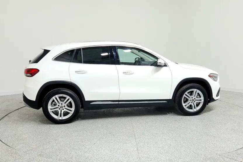 2022 Mercedes Benz GLA 250 4MATIC photo 1
