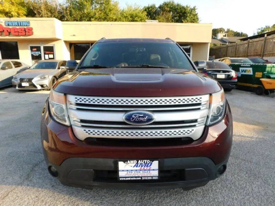 2015 Ford Explorer XLT photo 1