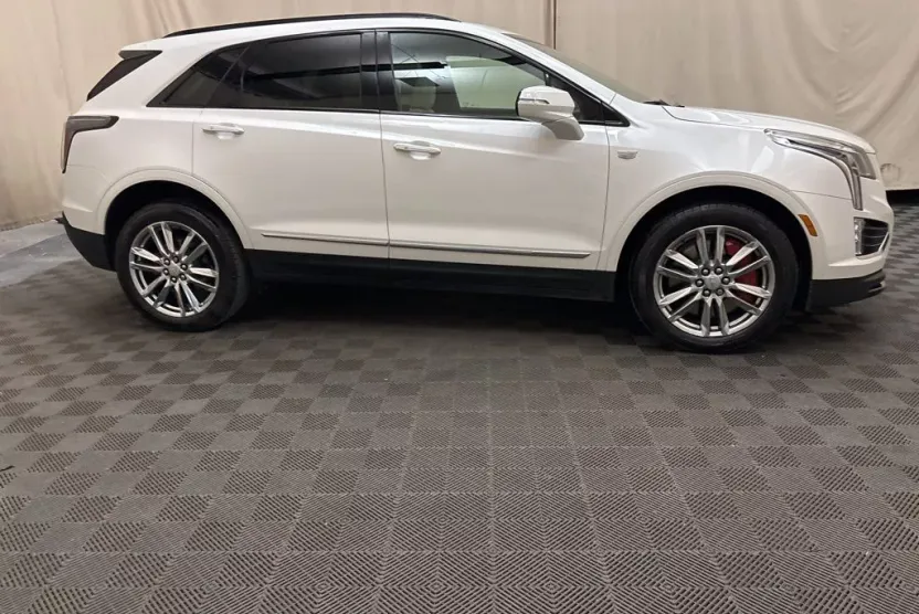 2023 Cadillac XT5 Sport photo 1
