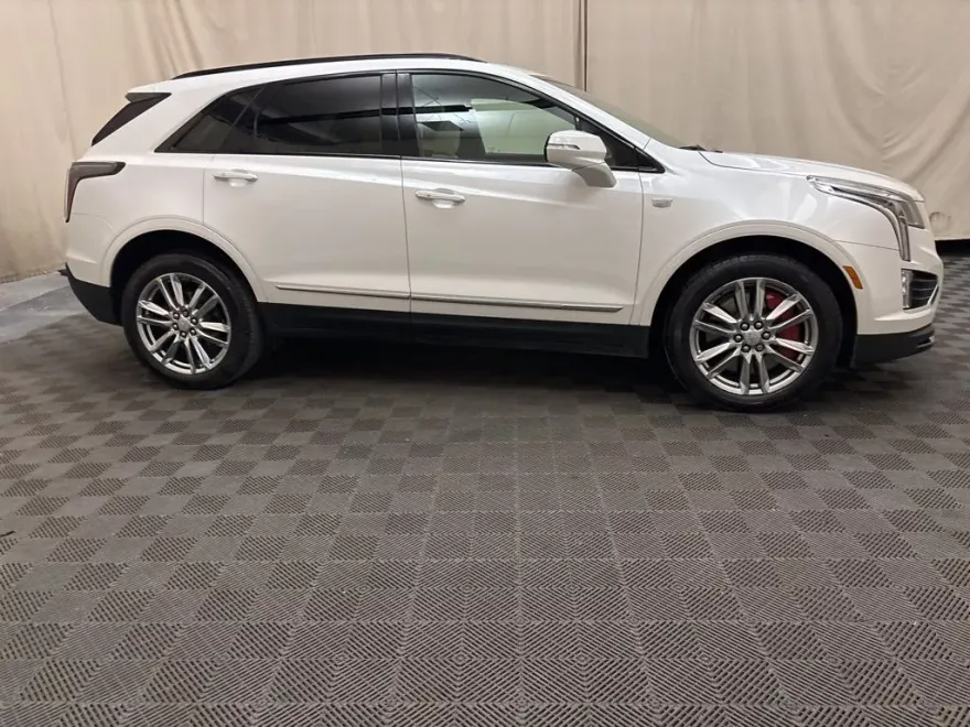 2023 Cadillac XT5 Sport photo 1