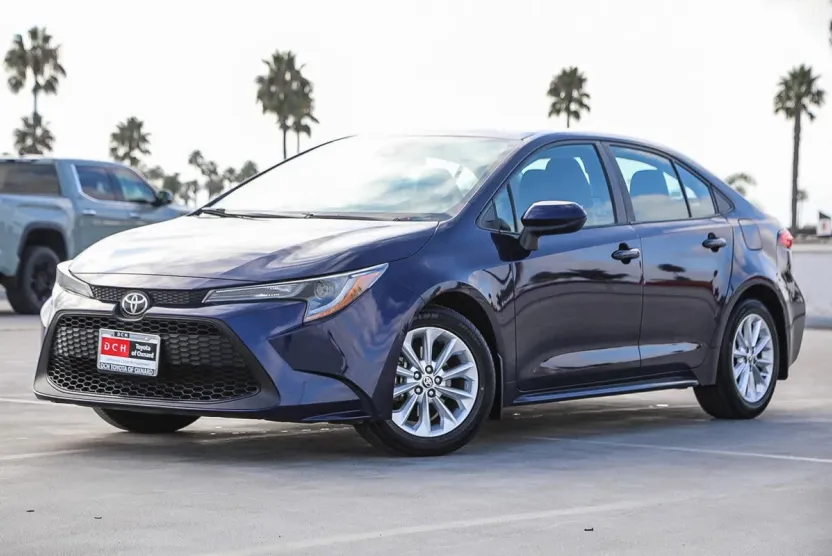 2022 Toyota Corolla LE photo 1
