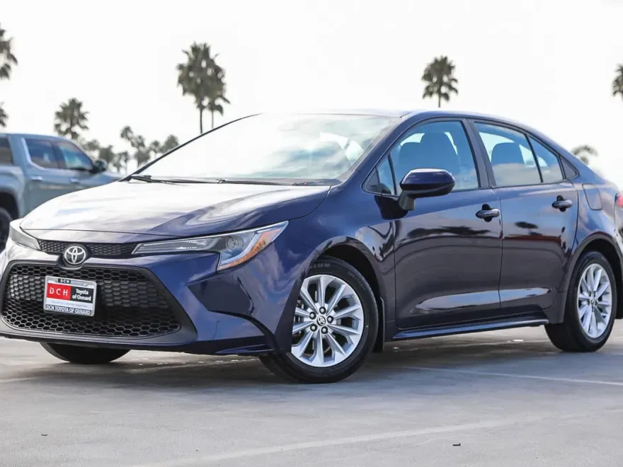 2022 Toyota Corolla LE photo 1