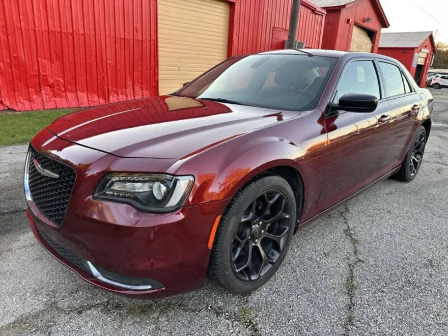 2019 Chrysler 300 Touring photo 1
