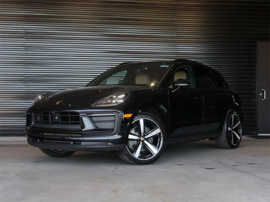2025 Porsche Macan T photo 1