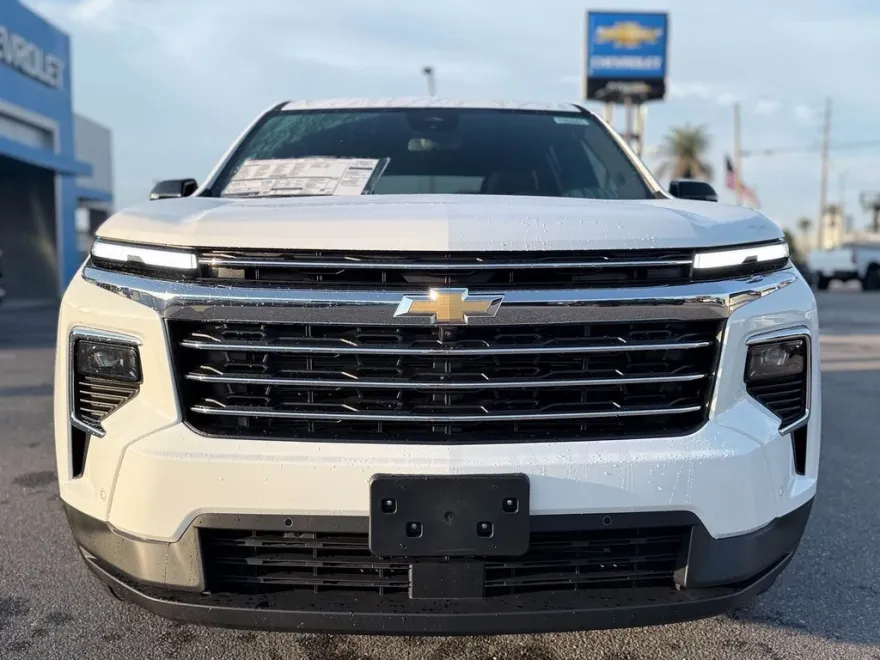 2025 Chevrolet Traverse photo 1
