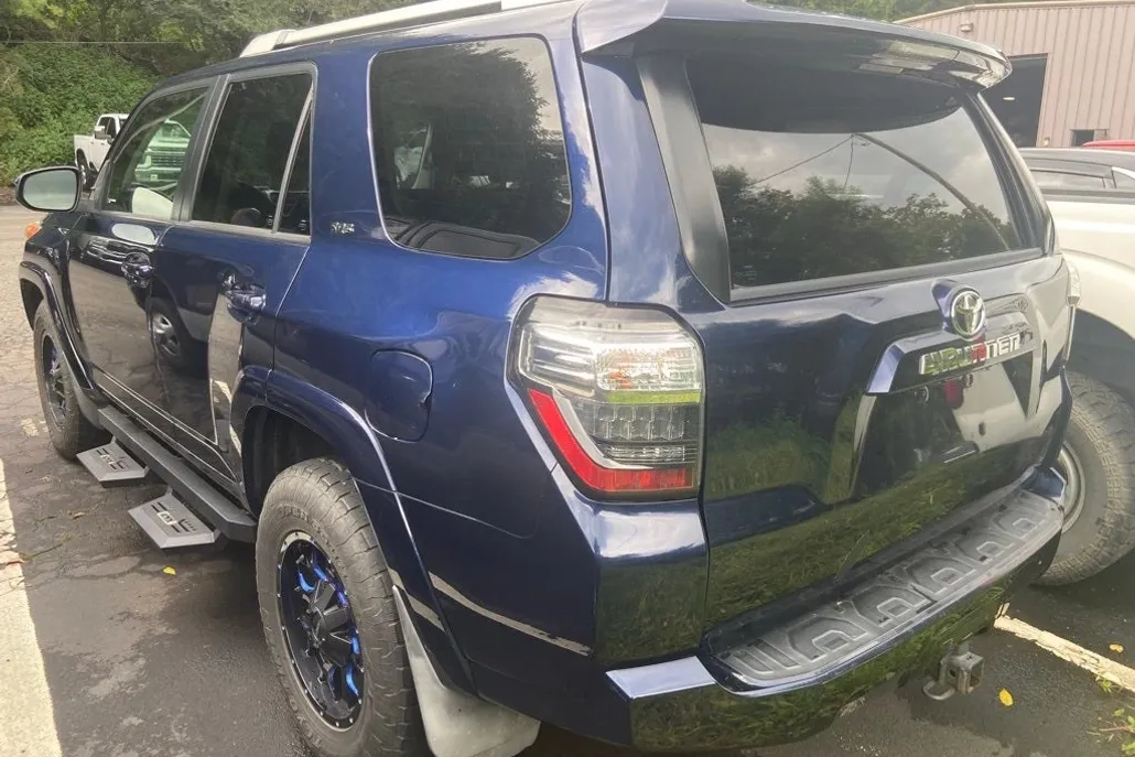 2015 Toyota 4Runner SR5 photo 1