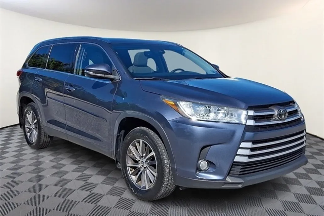 2019 Toyota Highlander XLE photo 1