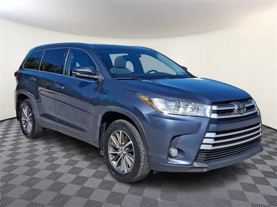 2019 Toyota Highlander XLE photo 1