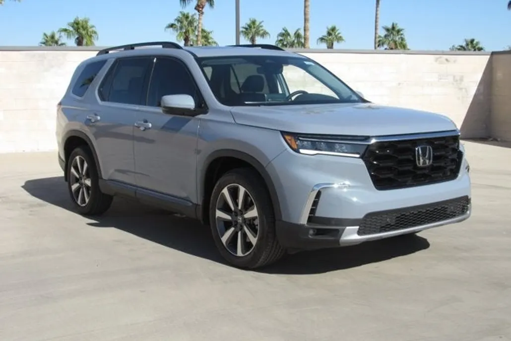 2025 Honda Pilot Touring photo 1