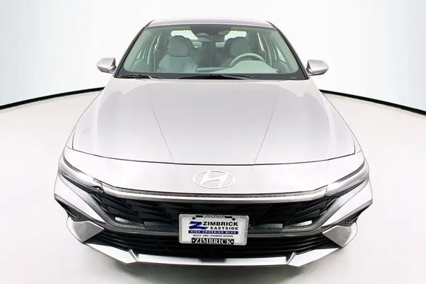 2025 Hyundai Elantra SE photo 1