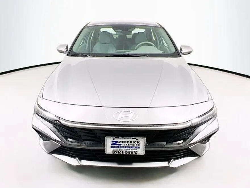 2025 Hyundai Elantra SE photo 1