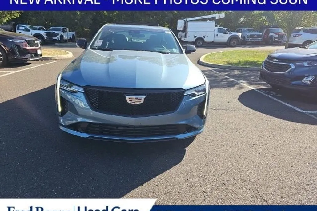 2023 Cadillac CT4 Luxury photo 1