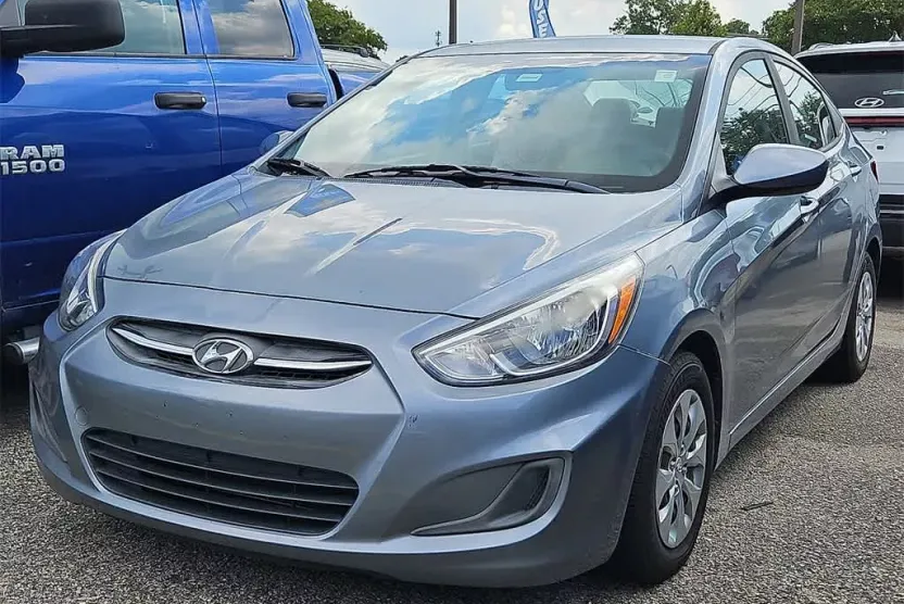 2017 Hyundai Accent SE photo 1