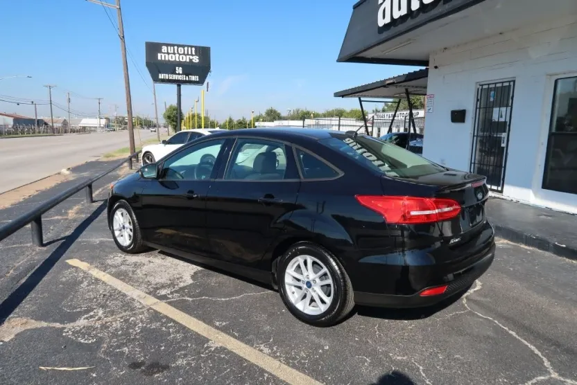 2017 Ford Focus Sedan photo 1